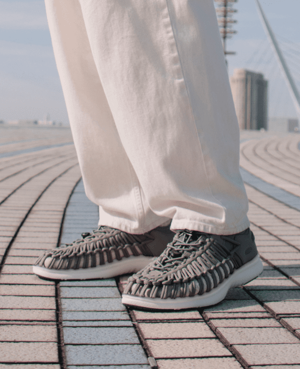 Men's UNEEK O3 Sneaker Sandal | Birch/Star White